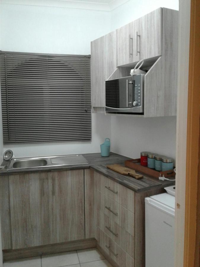 Roxy'S Rest Guest House Vanderbijlpark Esterno foto
