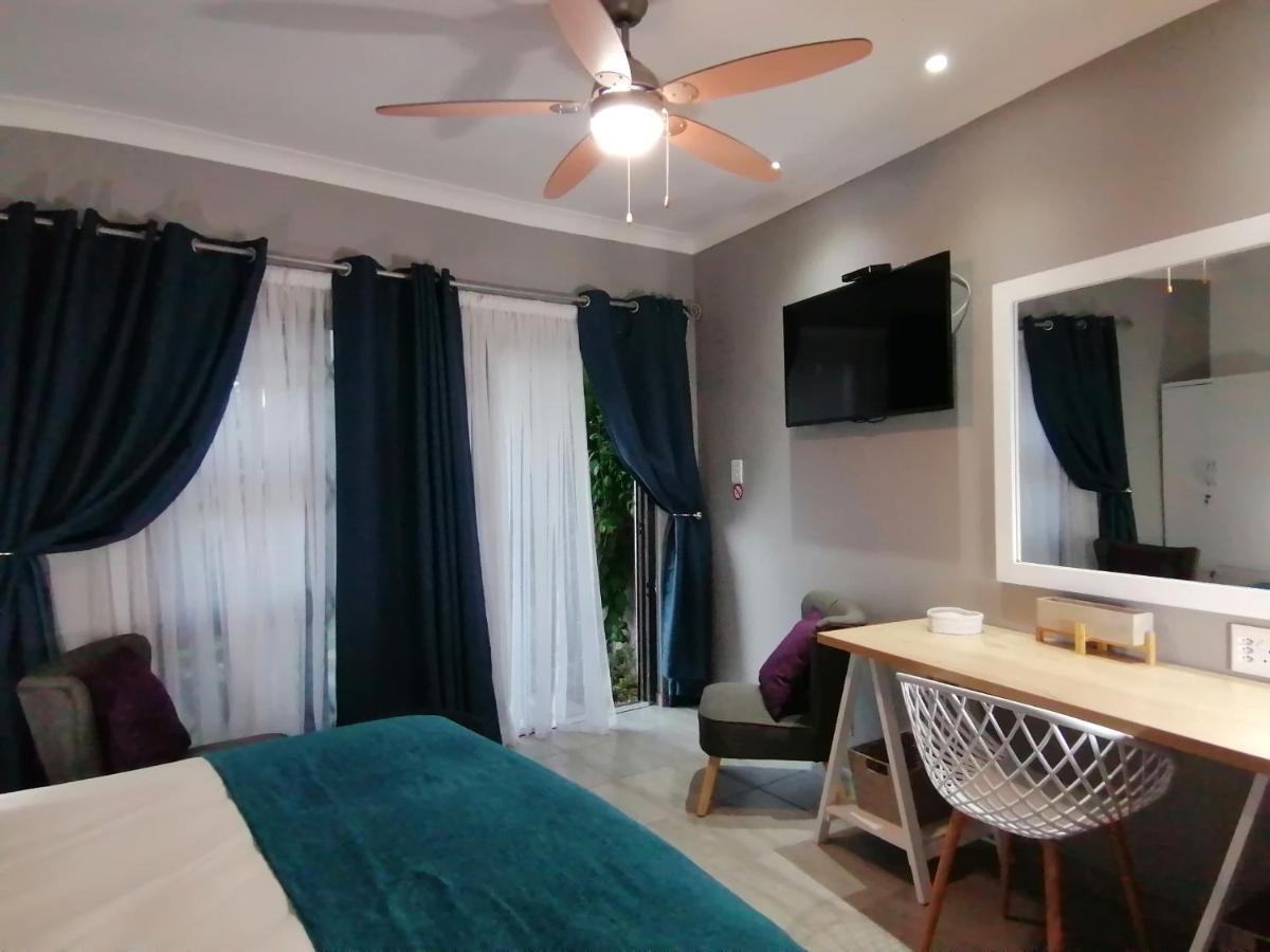 Roxy'S Rest Guest House Vanderbijlpark Esterno foto