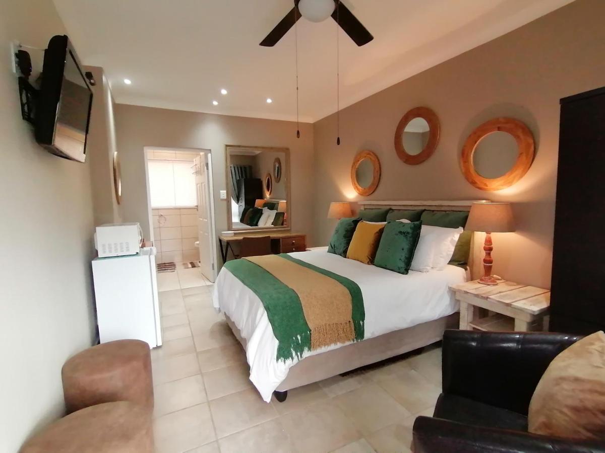 Roxy'S Rest Guest House Vanderbijlpark Esterno foto