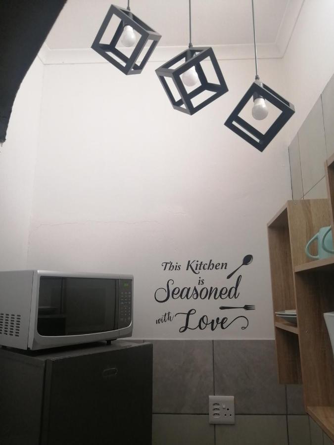 Roxy'S Rest Guest House Vanderbijlpark Esterno foto